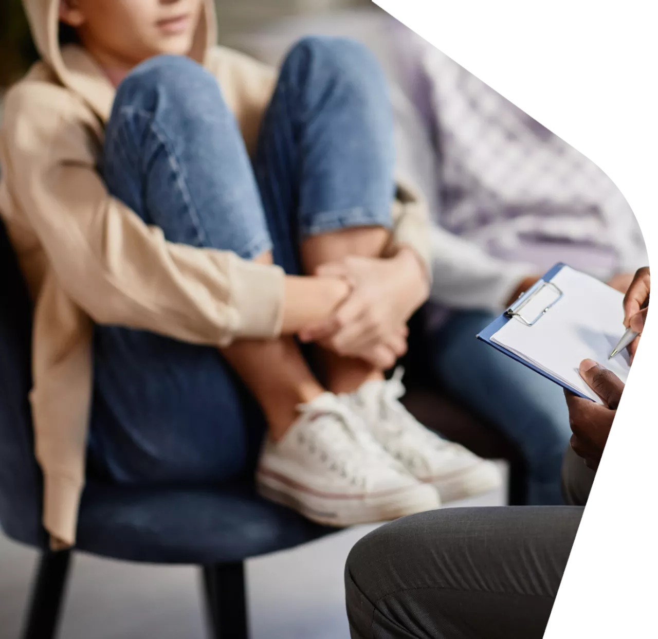 Photo: Therapist talking to family